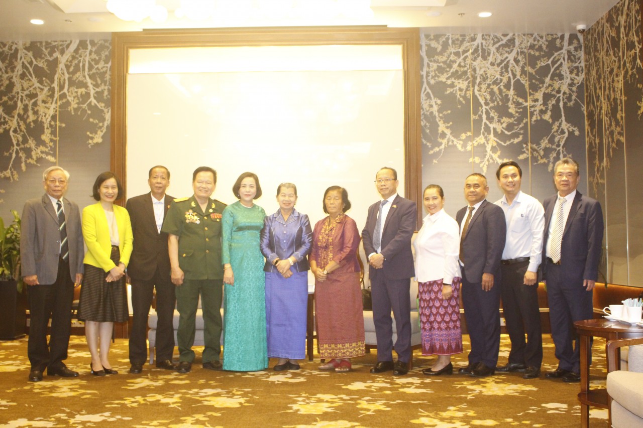 Các đại biểu chụp ảnh kỷ niệm. Ảnh: Thành Luân