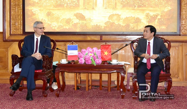 Chủ tịch UBND tỉnh Nguyễn Văn Phương tiếp xã giao Đại sứ Cộng hòa Pháp tại Việt Nam