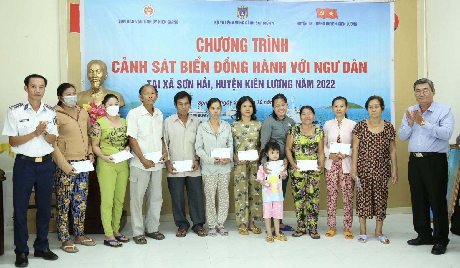Bộ Tư lệnh Vùng Cảnh sát biển 4 đẩy mạnh các hoạt động đồng hành với ngư dân