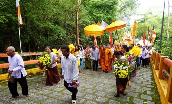 Hòa mình cùng lễ dâng y của đồng bào dân tộc thiểu số Khmer