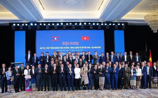 Việt Nam - Lào đẩy mạnh hợp tác phát triển ngành Công Thương - Năng lượng và Mỏ