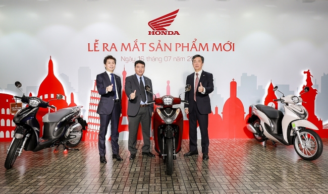 Honda ra mắt phiên bản SH Mode 2020 có thể sạc điện thoại khi đi xe