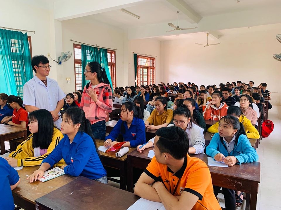 giving it back to kids tap huan ky nang mem danh cho sinh vien quang nam