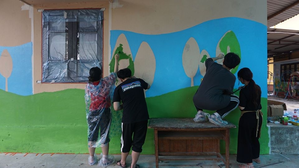 15 thay tro dai hoc han quoc den quang tri giup cai tao truong tre em khuyet tat