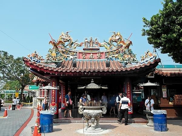 ngoi chua hao phong nhat the gioi tai dai loan nguoi dan tung thieu co the den vay tien