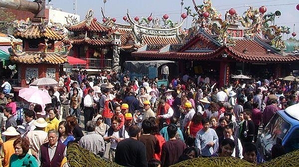 ngoi chua hao phong nhat the gioi tai dai loan nguoi dan tung thieu co the den vay tien
