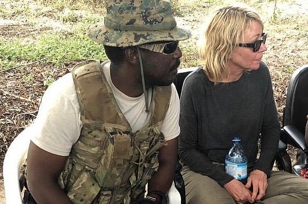 nu du khach my va huong dan vien bi bat coc o uganda duoc tra tu do