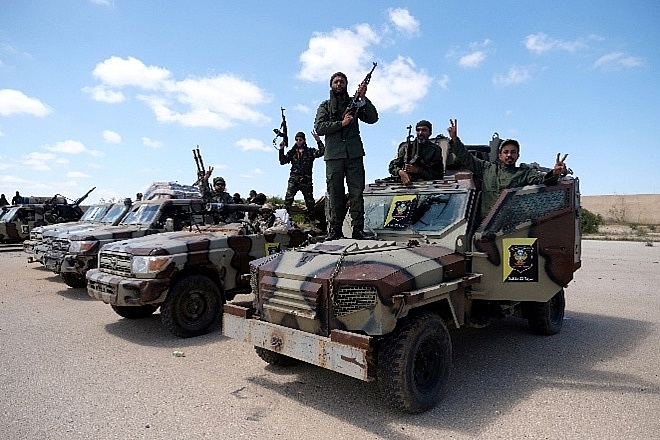 quan doi libya quyet gianh lai thu do tripoli va tuong lai kho doan dinh cua libya