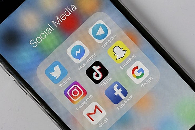 Facebook, YouTube sẽ bị phạt nặng nếu để xuất hiện nội dung khủng bố trong 1 giờ trang mang xa hoi se bi phat nang de xuat hien noi dung khung bo trong 1 gio
