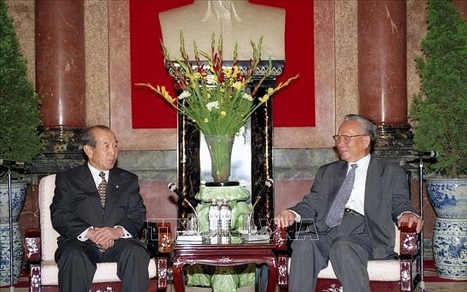 nguyen chu tich nuoc le duc anh va dau an doi ngoai