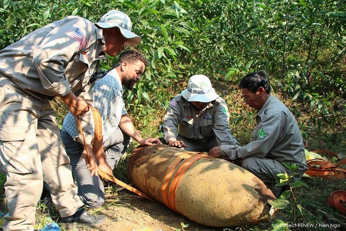 toan canh di doi huy no qua bom khung nang 340kg tai quang tri
