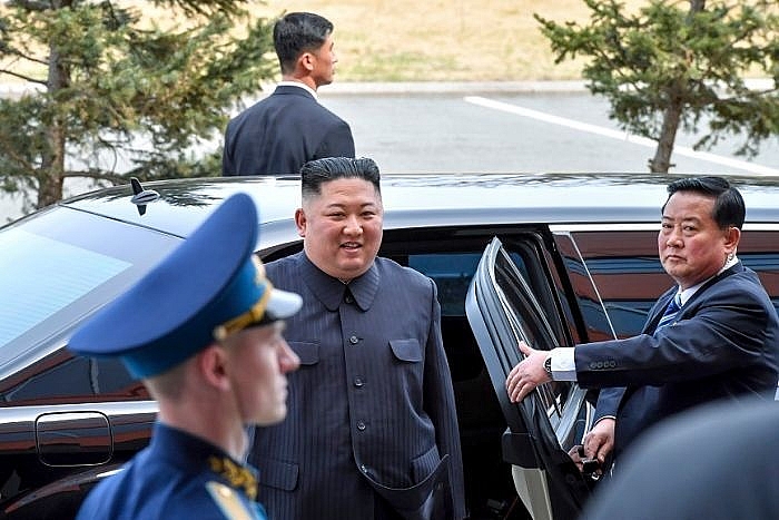 hang mercedes khong biet ong kim jong un mua 2 sieu xe o dau