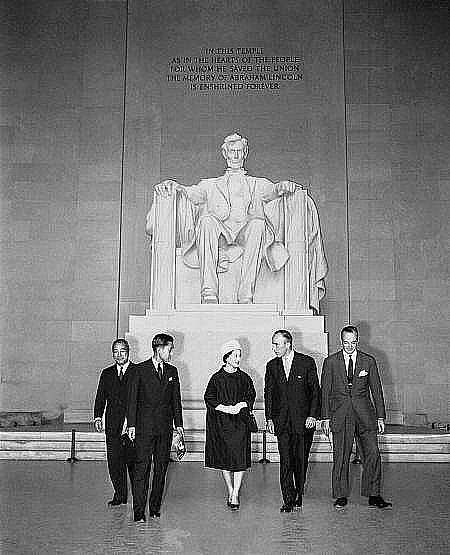 nhat hoang akihito cuoc doi vi vua cua trieu dai lau doi nhat the gioi