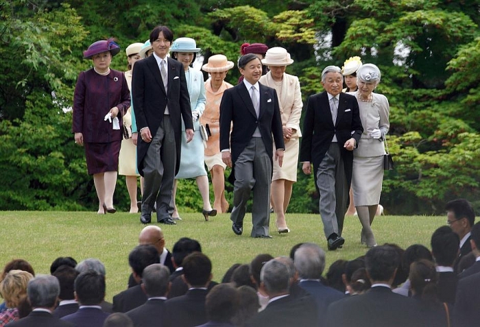 nhat hoang akihito cuoc doi vi vua cua trieu dai lau doi nhat the gioi