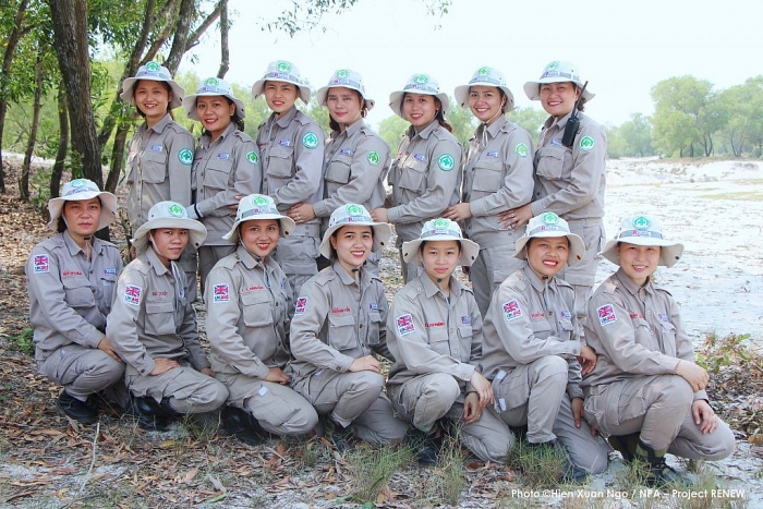 nhung nu anh hung tham lang ngay ngay ra pha bom min tai quang tri