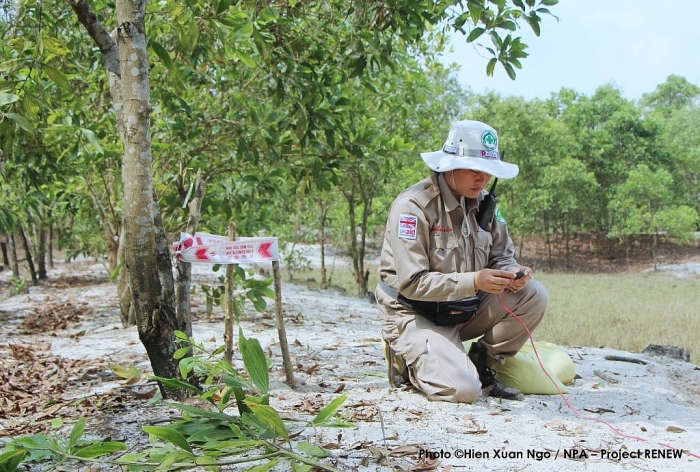 nhung nu anh hung tham lang ngay ngay ra pha bom min tai quang tri