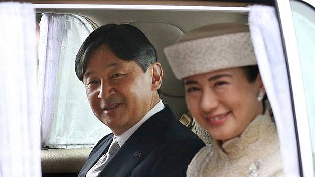 Nhật hoàng Naruhito: Tuổi thơ bình dị cùng tình yêu cổ tích tan nhat hoang kien nhan va cam thong voi moi nguoi