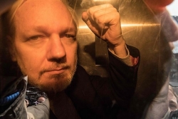 thuy dien mo lai cuoc dieu tra ong chu wikileaks ve toi hiep dam