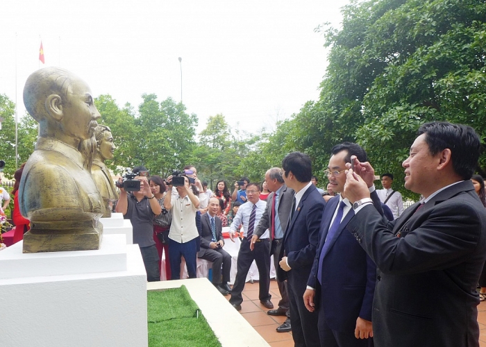 khanh thanh tuong bac ho va nguoi anh hung dan toc philippines jose rizal tai thai nguyen