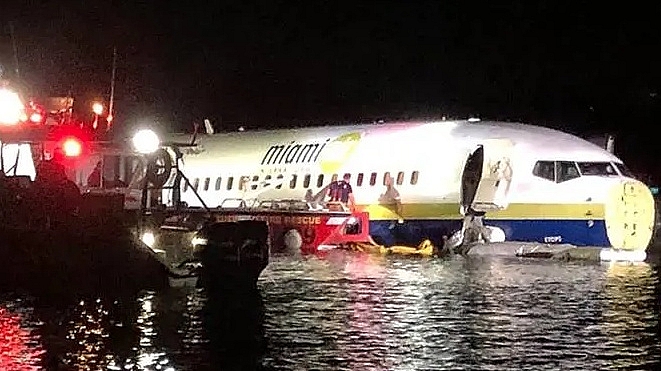 my dieu tra nguyen nhan may bay boeing 737 lao xuong song