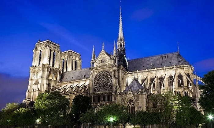 csv viet nam dong gop 75 trieu dong xay dung lai nha tho duc ba paris