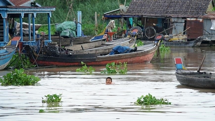 tan mat thay cuoc song kho khan cua ba con goc viet tai tinh kampong chhnang campuchia