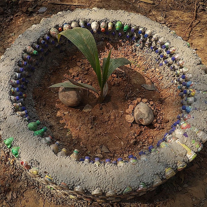 an do ngoi truong ki la nhan rac thai nhua thay cho hoc phi