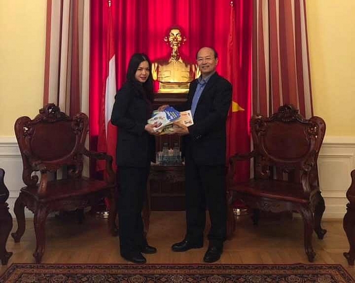 xay dung lop tieng viet cho con em kieu bao tai ao