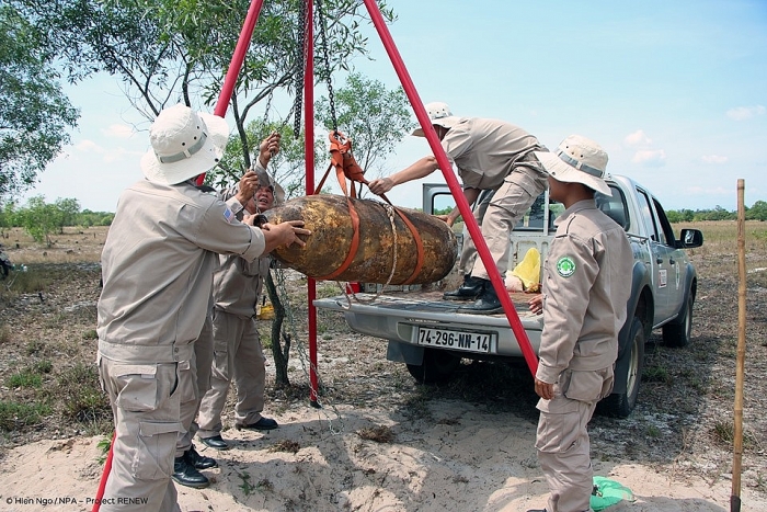 lai them mot qua bom 340kg duoc xu ly tai quang tri