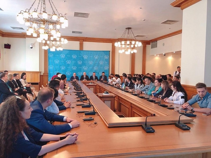 5 dai dien viet nam tham du lien hoan quoc te lan thu iii tai lb nga