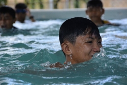 Save the Children trang bị kiến thức phòng chống đuối nước cho trẻ em Quảng Ngãi