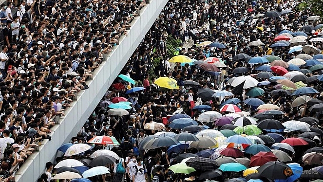 bao dong tai hong kong hon 10 nguoi bi thuong