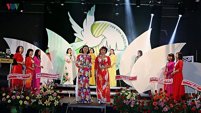 hoi phu nu viet nam tiep tuc giu gin ban sac dan toc tai cong hoa czech