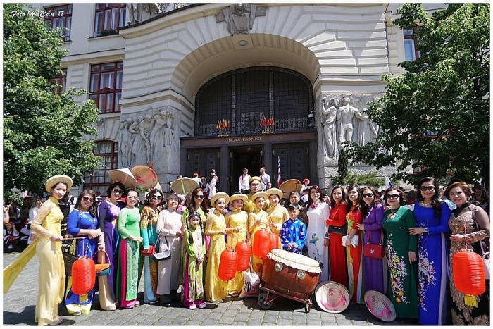 hoi phu nu viet nam tiep tuc giu gin ban sac dan toc tai cong hoa czech
