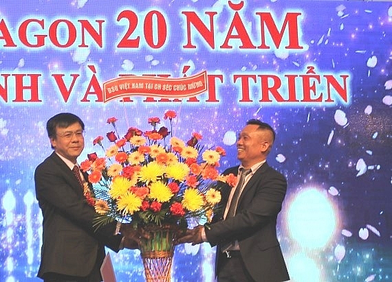 asia dragon lang viet nam thu nho tai bien gioi czech