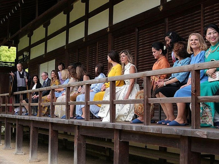 hoi nghi g20 phu nhan phu quan cac lanh dao tham quan chua o co do kyoto