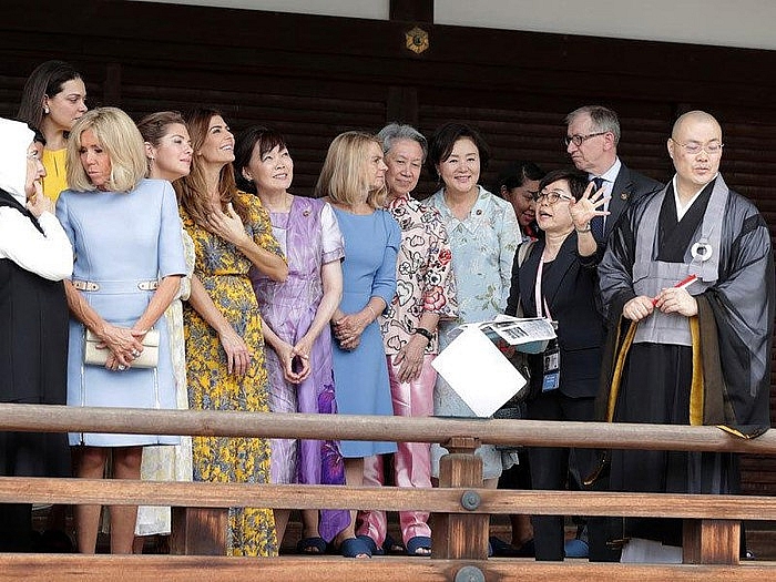 hoi nghi g20 phu nhan phu quan cac lanh dao tham quan chua o co do kyoto