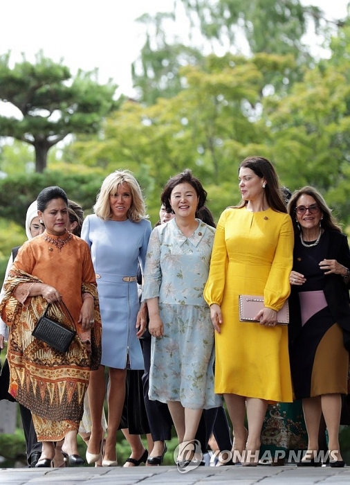 hoi nghi g20 phu nhan phu quan cac lanh dao tham quan chua o co do kyoto