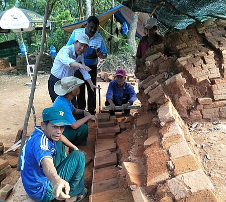 chuyen gia nga an do ho tro trung tu den thap o di san my son