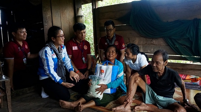 thang 6 y nghia voi chuyen di tinh nguyen tai lao cua thanh nien tphcm