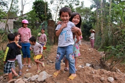 vvob trien khai chuong trinh hoc thong qua choi tai viet nam