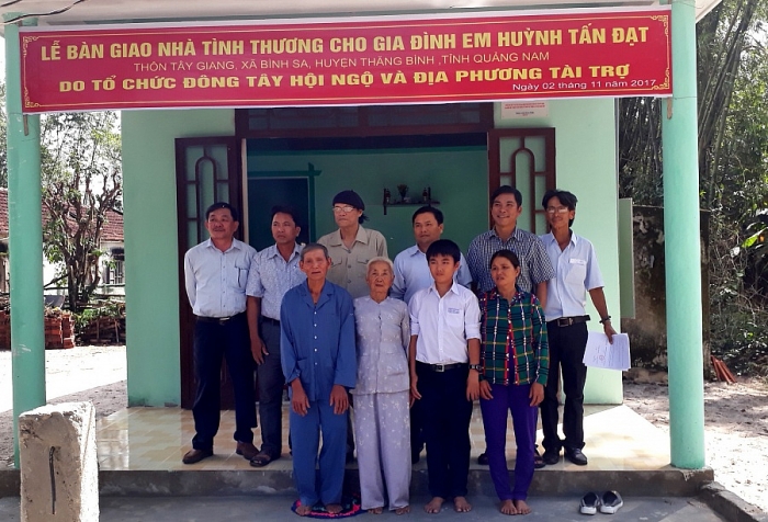 emwf ho tro xay dung 600 ngoi nha tinh thuong cho ho ngheo