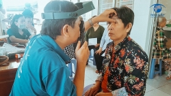 400 người cao tuổi Cần Thơ được khám mắt, cung cấp kính lão