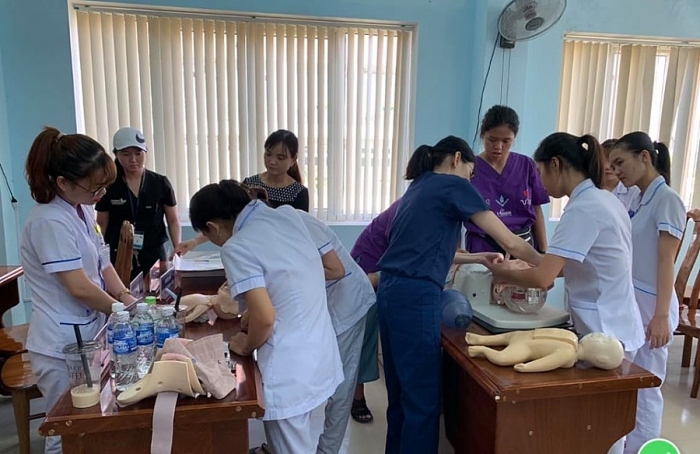 100 y bac si tinh nguyen vien nuoc ngoai den quang tri kham chua benh mien phi