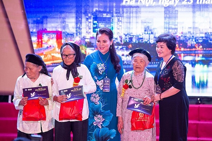 lien hiep ha noi tri an ba me viet nam anh hung nguoi co cong voi cach mang