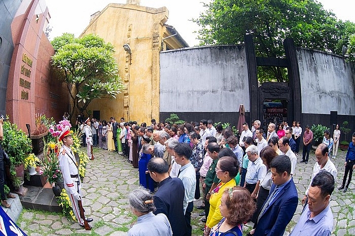 lien hiep ha noi tri an ba me viet nam anh hung nguoi co cong voi cach mang