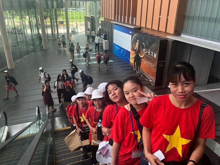 12 hoc sinh viet nam voi 5 ngay tham huu nghi nhat ban