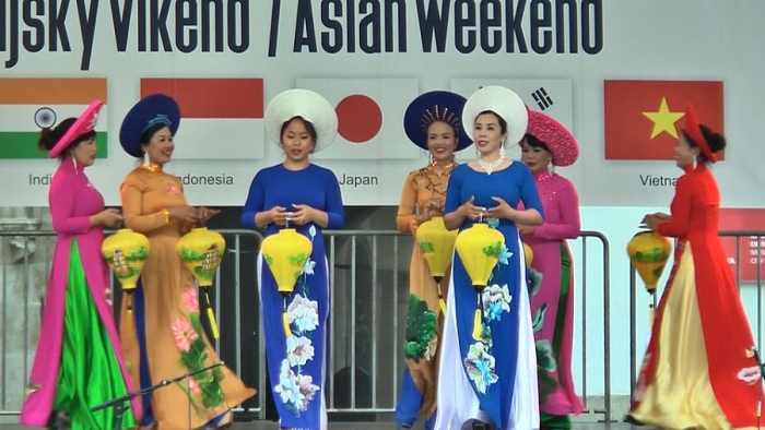 kieu bao quang ba van hoa am thuc viet tai slovakia