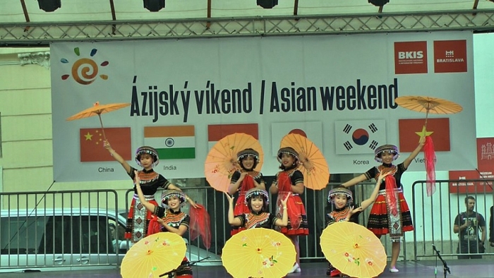 kieu bao quang ba van hoa am thuc viet tai slovakia