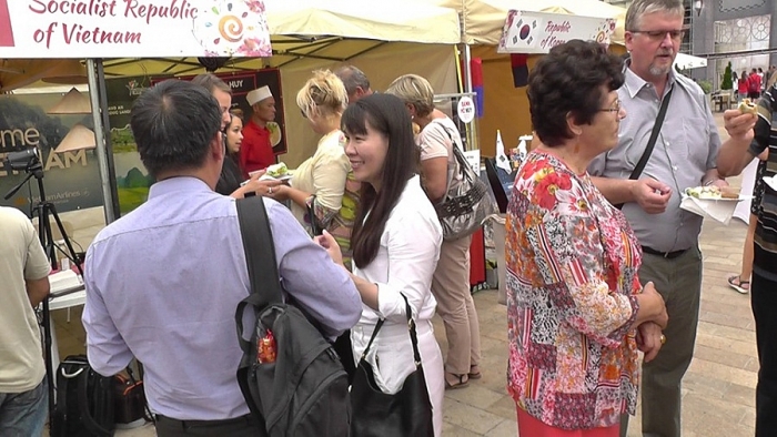 kieu bao quang ba van hoa am thuc viet tai slovakia